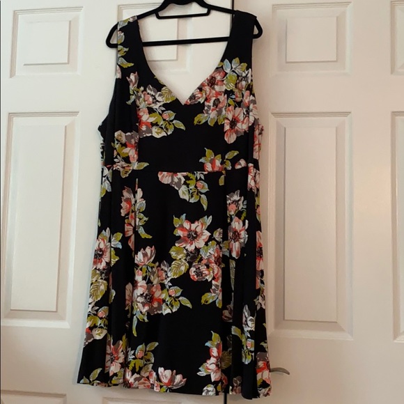 torrid Dresses & Skirts - Torrid Black Floral Sweetheart Dress
